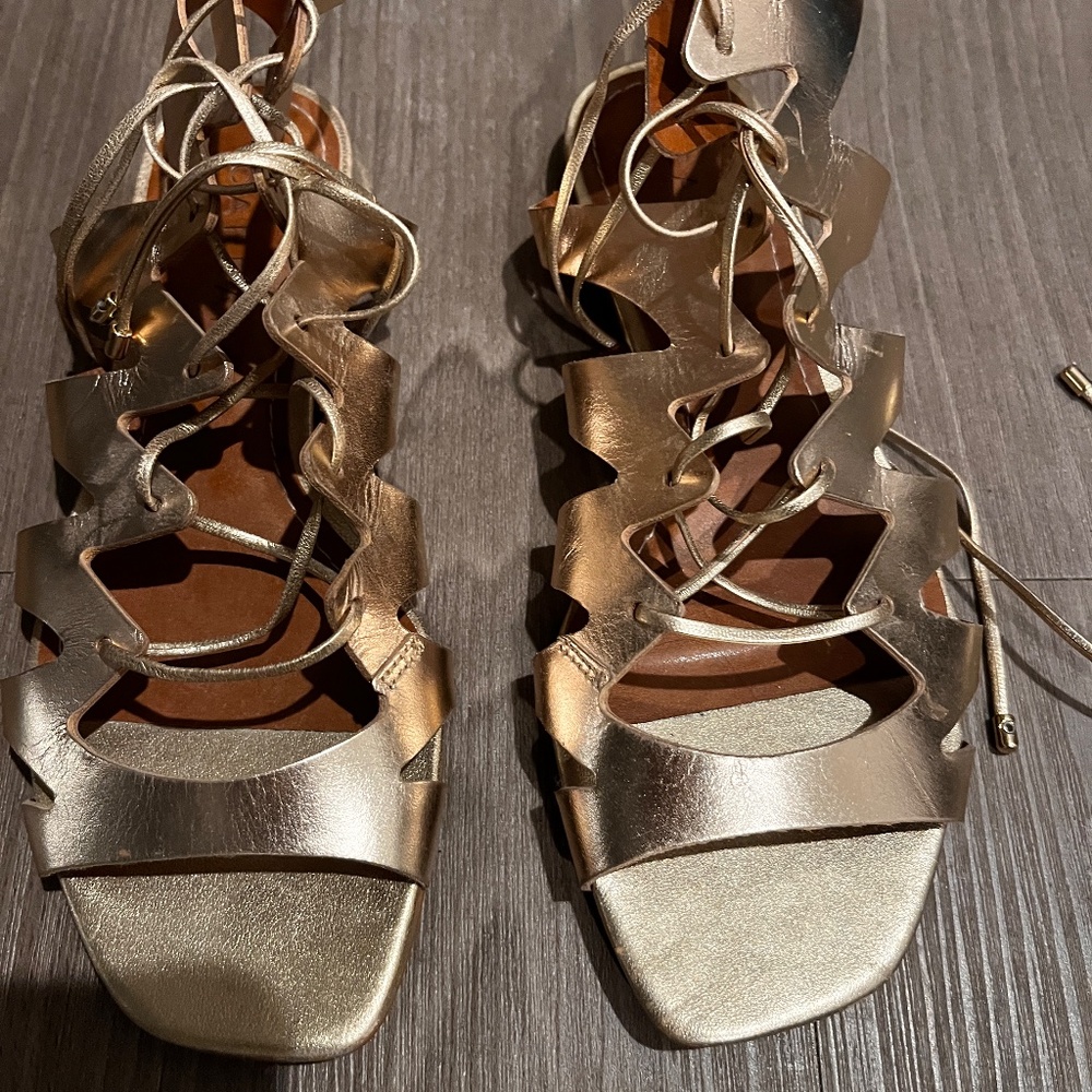 NWOT Carrano Gold Leather Gladiator Sandals
